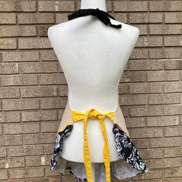 DII Queen Bee Ruffle Apron - Picture 5 of 6